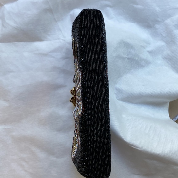 Beaded clutch, with chain handle - Picture 10 of 10